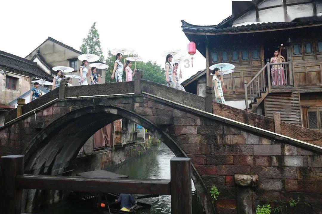 有钱人在农村修房子，一般选择什么风格呢？游戏画面
